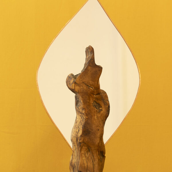 Miroir en forme de goutte sur socle en bois d’olivier massif, fabrication artisanale française