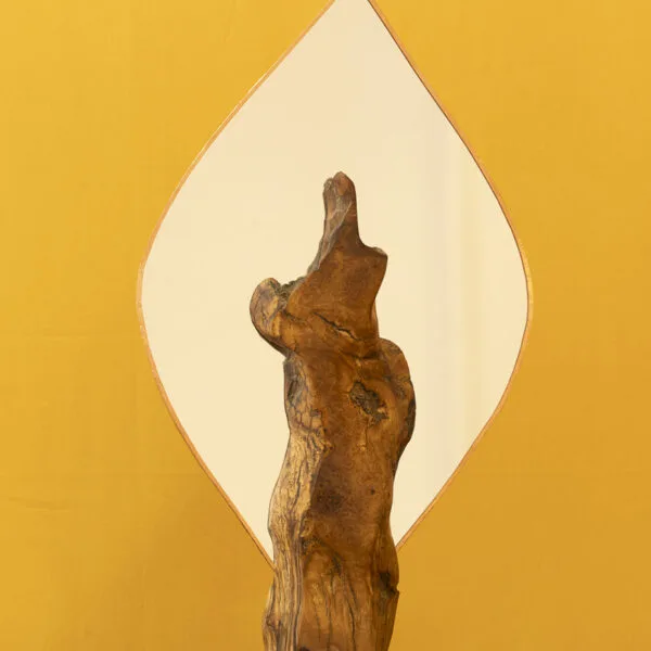 Miroir en forme de goutte sur socle en bois d’olivier massif, fabrication artisanale française