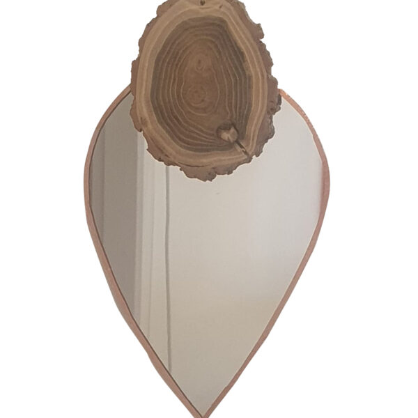 Miroir mural artisanal en forme de goutte avec tranche d’acacia naturel
