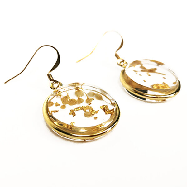 Boucle Albane, boucles d’oreilles artisanales dorées avec gypsophile sous cristal et éclats dorés