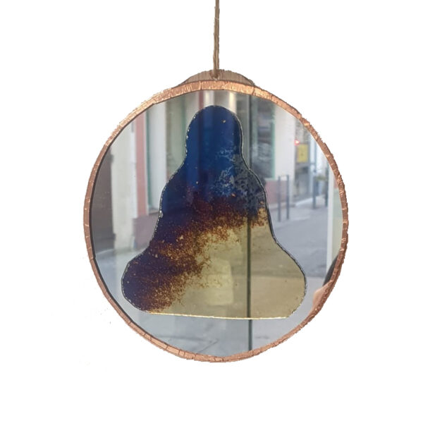 Miroir mural suspendu rond avec bordure texturée cuivrée et motif organique bleu ocre